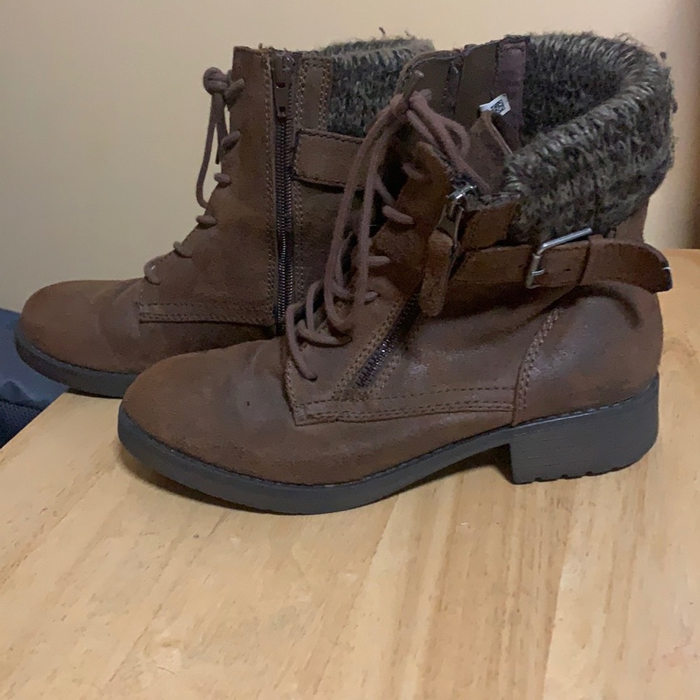 Casual zip up boots